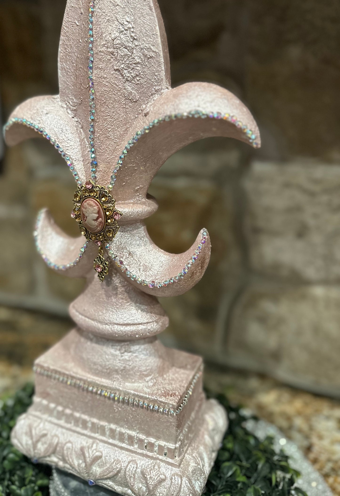 Fleur De Lis Statue