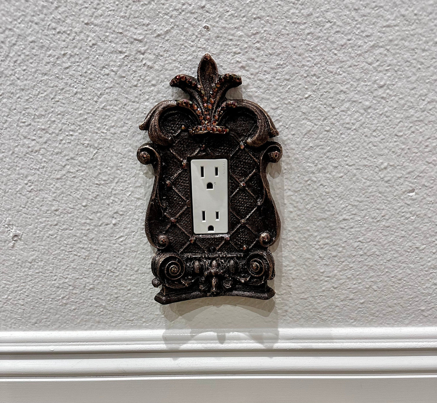 Outlet Cover Scroll Design