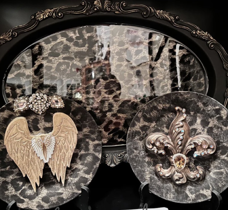 Leopard-print decorative plates with angel-wing and fleur-de-lis embellishments