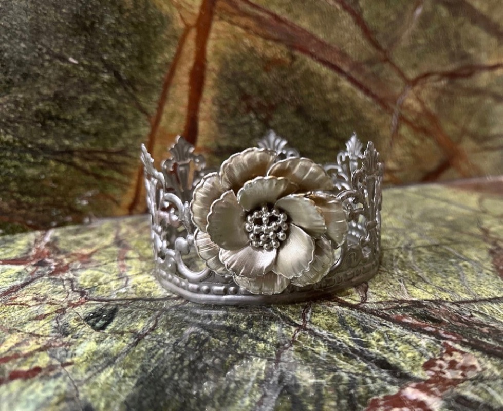 Silver flower decorative crown
