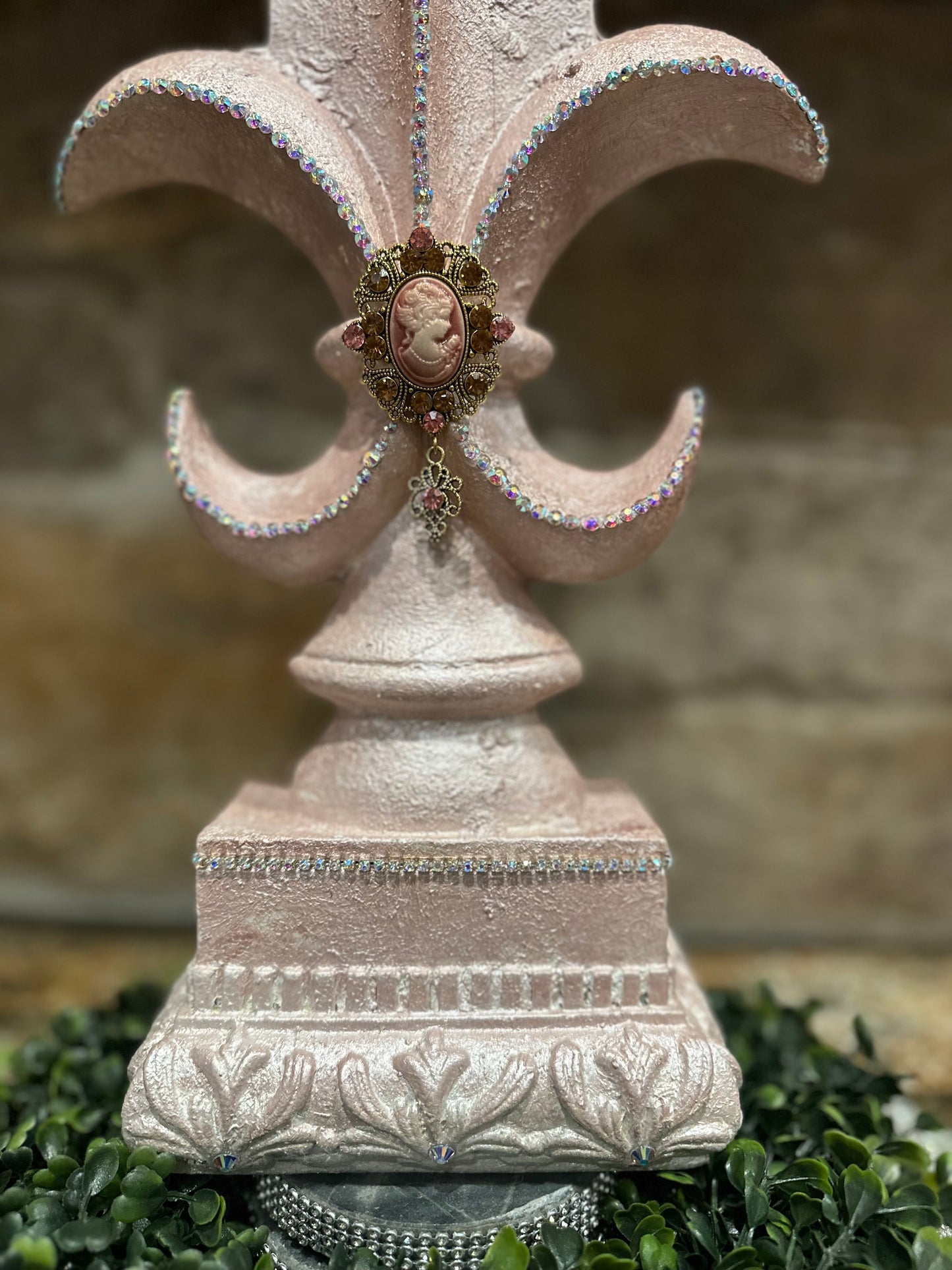 Fleur De Lis Statue