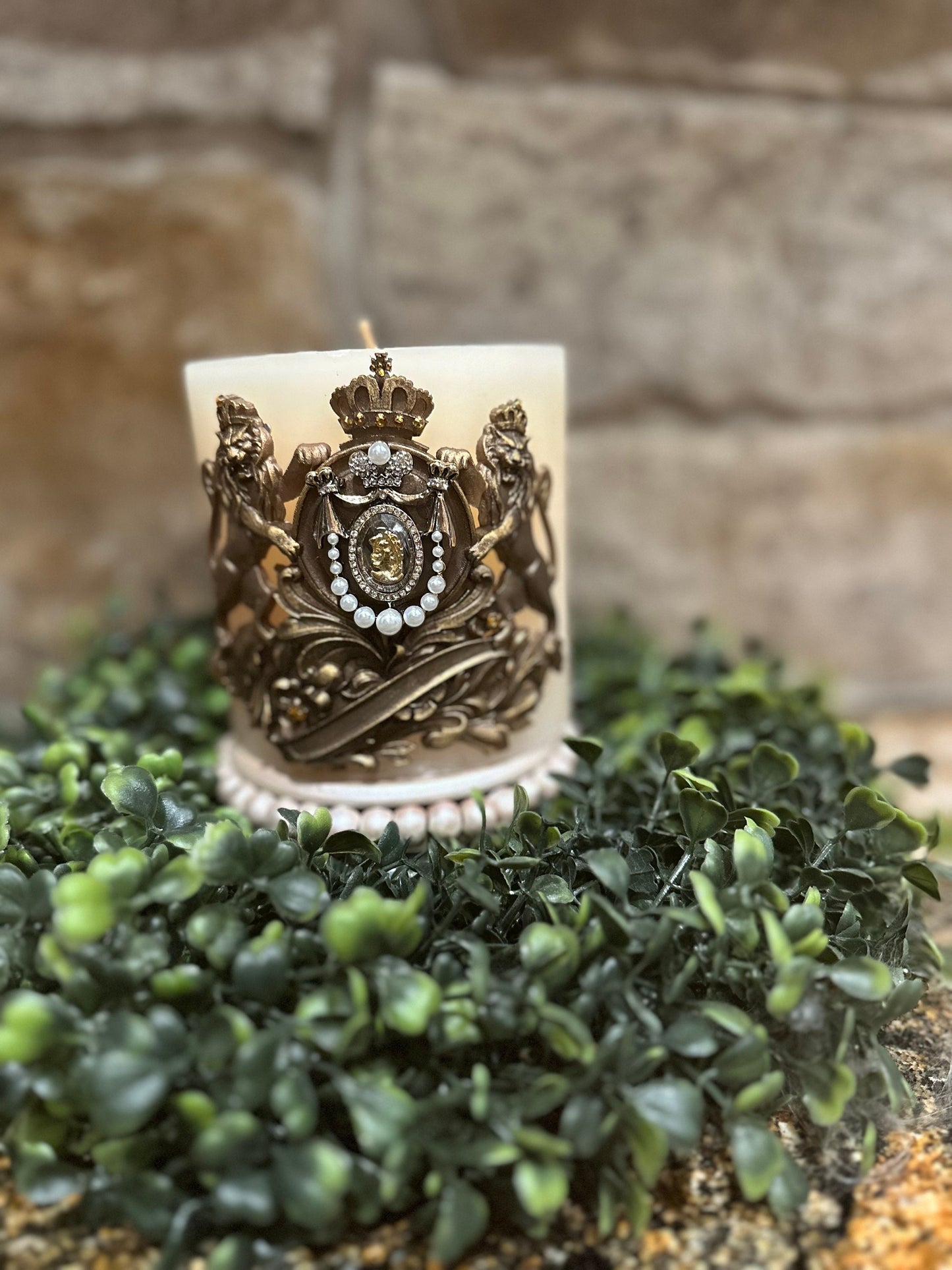 Royal lions candle pin embellished, candle accessory, coat of arms, unique gift, handmade, reusable