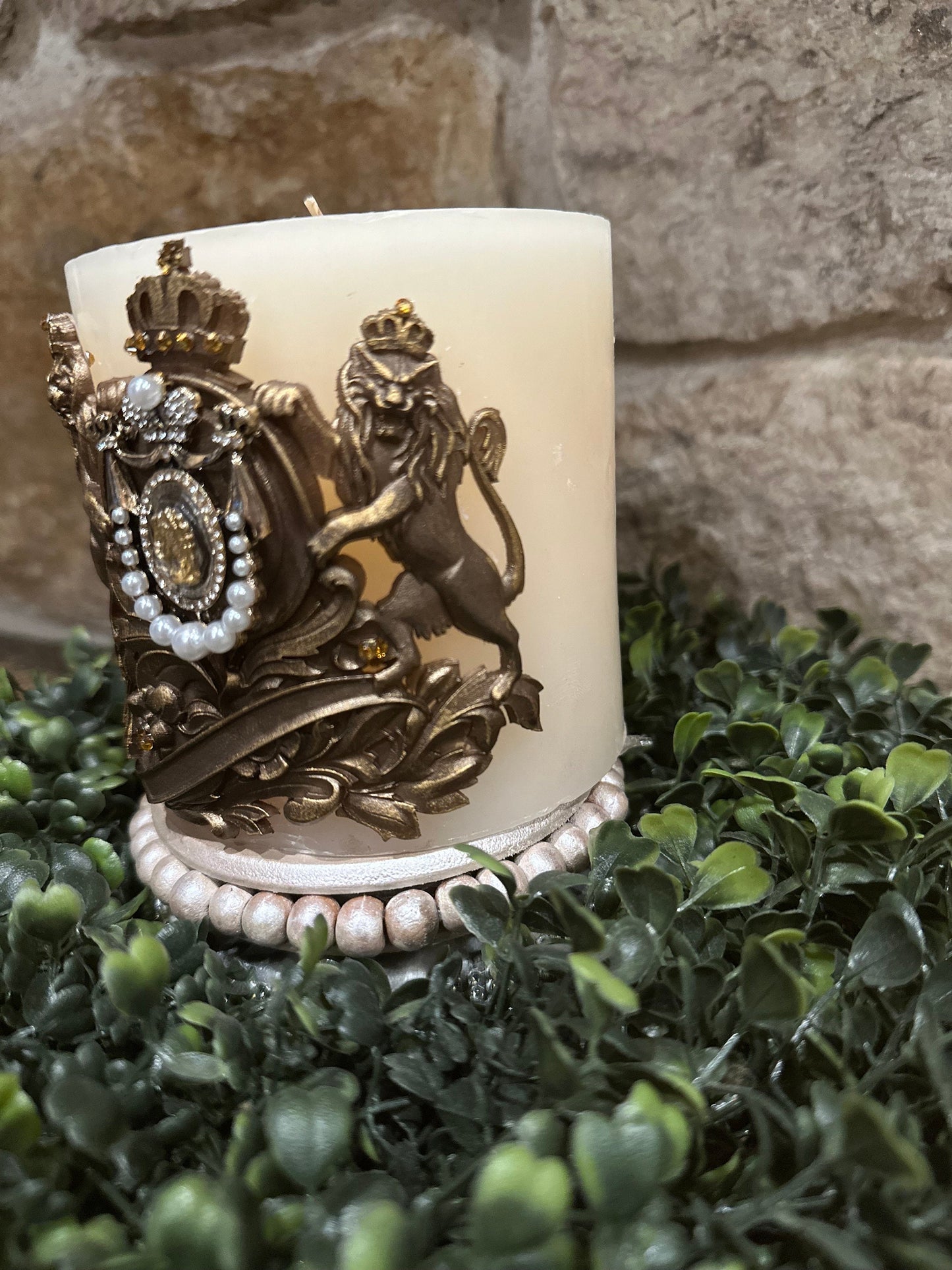 Royal lions candle pin embellished, candle accessory, coat of arms, unique gift, handmade, reusable